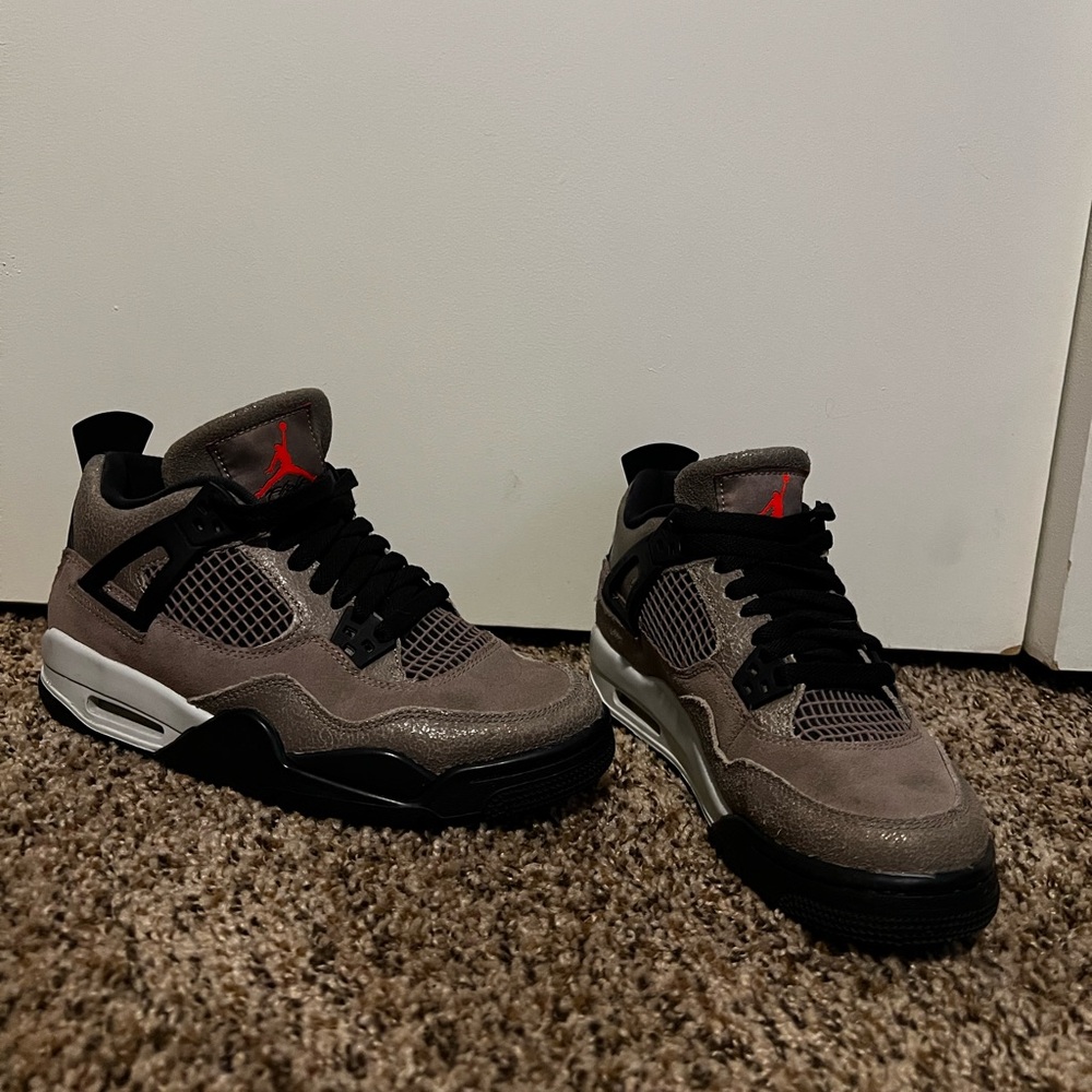 Jordan 4 “Taupe Haze” GS - Size 5.5Y